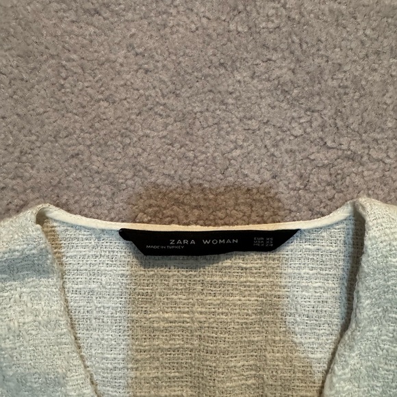 Elegant Cream Buttoned Women's Jacket - Picture 3 of 4